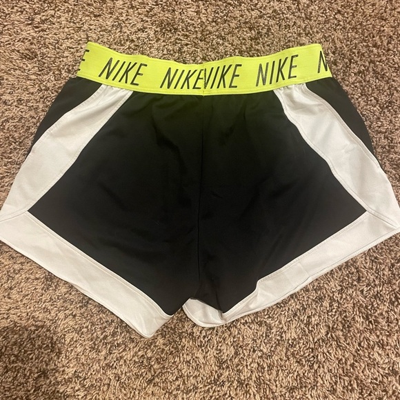 Nike running shorts - Picture 2 of 3